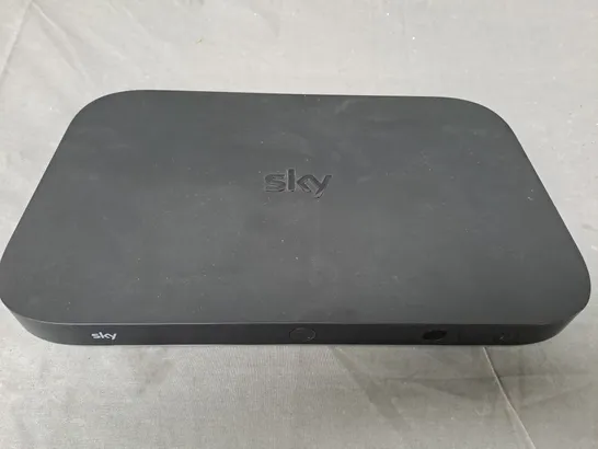 SKY Q BOX - ES140