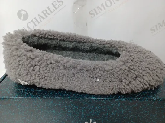 PAIR OF BOXED EMU AUSTRALIA "MIRA" SLIPPERS IN CHARCOAL, UK SIZE 4