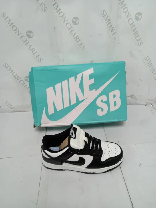 BOXED PAIR OF NIKE PANDA DUNKS LOW SIZE 36 