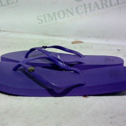 PAIR OF SLIPPERS (PURPLE), SIZE 7-8 UK