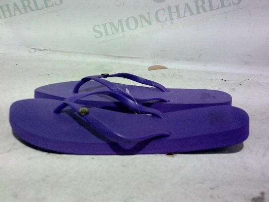 PAIR OF SLIPPERS (PURPLE), SIZE 7-8 UK