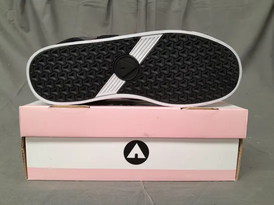 BOX OF APPROXIMATELY 10 BOXED PAIRS OF AIR WALK TRAINERS IN BLACK/PLAID/WHITE - VARIOUS SIZES