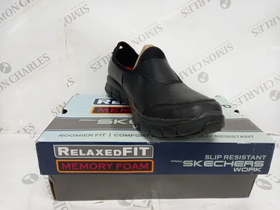 BOXED PAIR OF SKECHERS WORK RELAXED FIT SLIP-RESISTANT SHOES IN BLACK SIZE 6.5