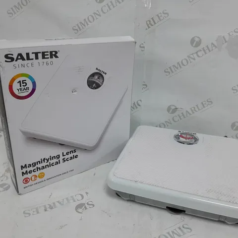 BOXED SALTER MAGNIFYING LENS MECHANICAL SCALE IN WHITE