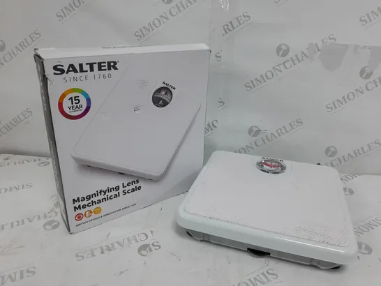 BOXED SALTER MAGNIFYING LENS MECHANICAL SCALE IN WHITE