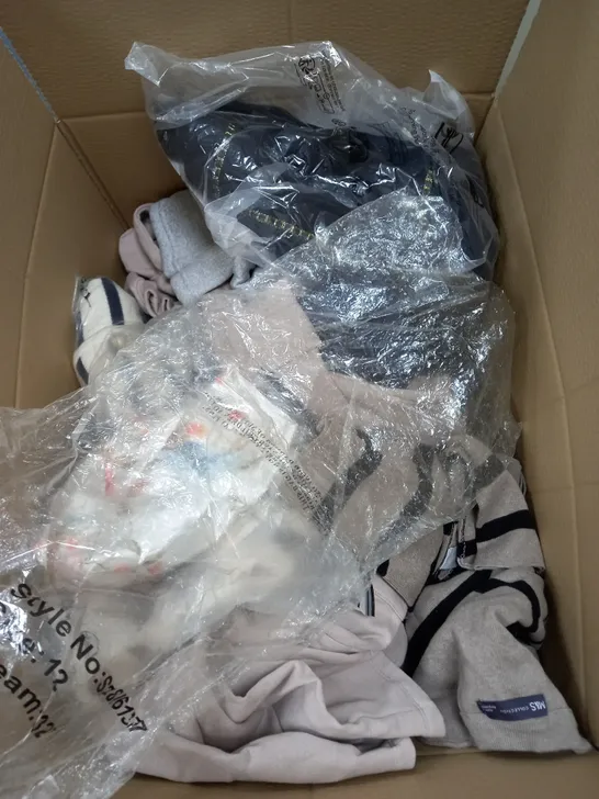 BOX OF APPROXIMATELY 22 ASSORTED CLOTHING ITEMS TO INCUDE - BAG , SOCKS , JEANS ETC