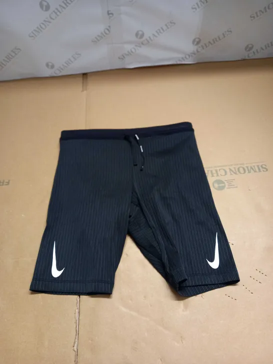 NIKE TIGHT FIT SHORTS SIZE S