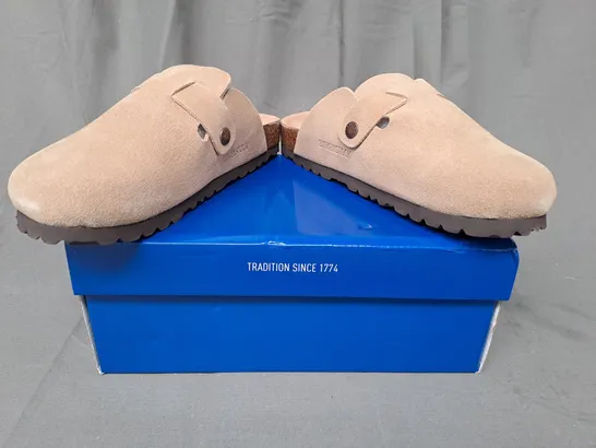 BOXED PAIR OF BIRKENSTOCK CLOSED TOE SHOES IN SANDSTONE EU SIZE 39