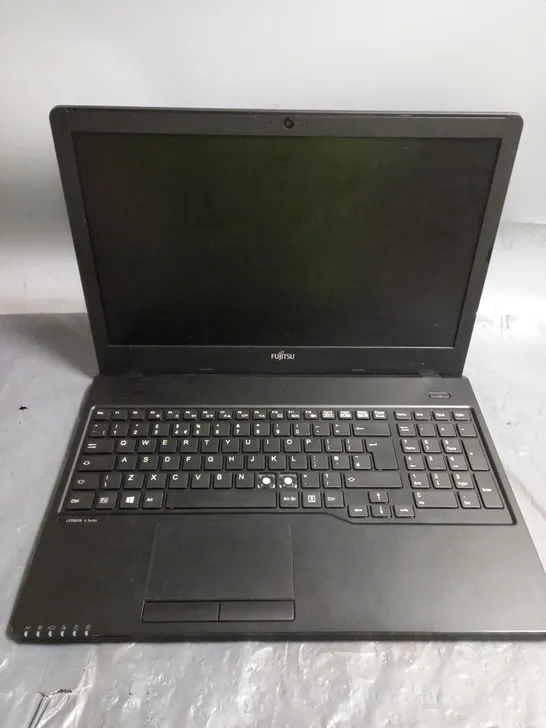 FUJITSU LIFEBOOK A555 BLACK