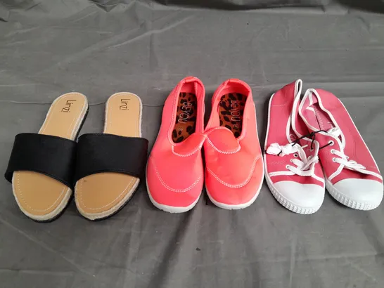 APPROXIMATELY 15 PAIRS OF LADIES SHOES. ASSORTED SIZES, COLOURS AND STYLES