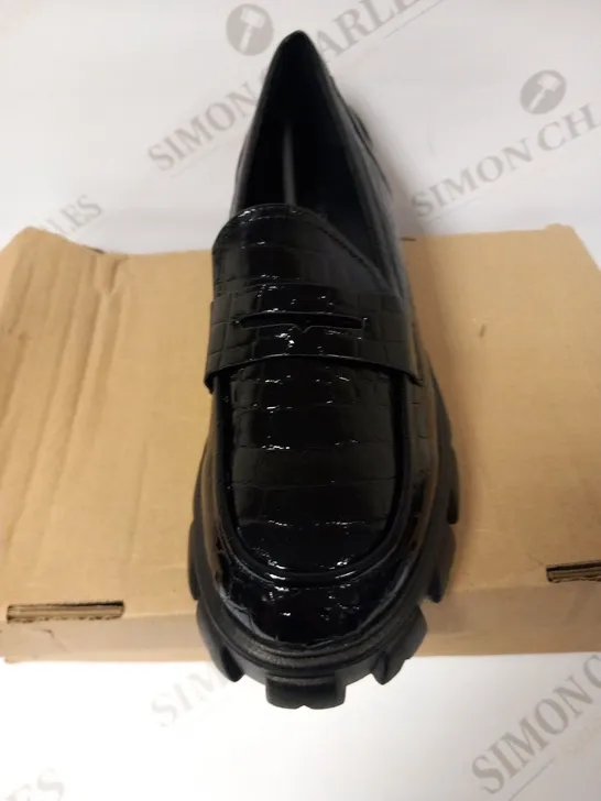 BOXED GLAMOROUS WIDE FIT CHUNKY LOAFERS IN BLACK CROC SIZE 8