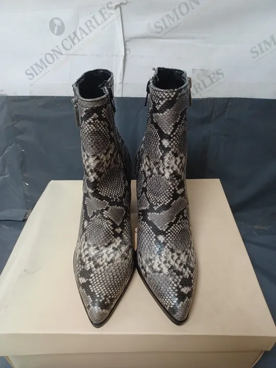 BOXED PAIR OF FAITH BIGGIE GREY SYNTHETIC ANKLE BOOTS SIZE 3