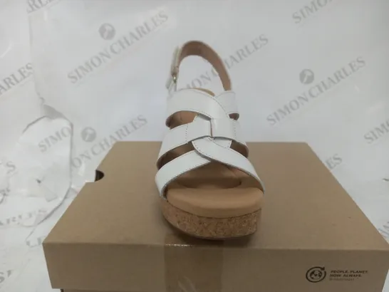 BOXED PAIR OF COLLECTION BY CLARKS OPEN-TOE STRAPPY WEDGE SANDALS IN WHITE SIZE 6