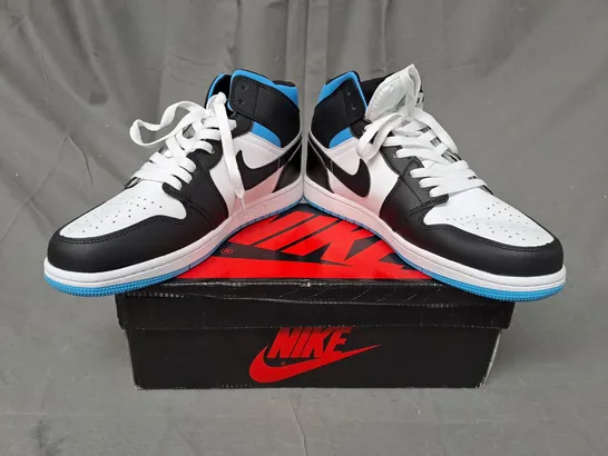 BOXED PAIR OF NIKE AIR JORDAN 1 SHOES IN BLACK/WHITE/BLUE UK SIZE 10