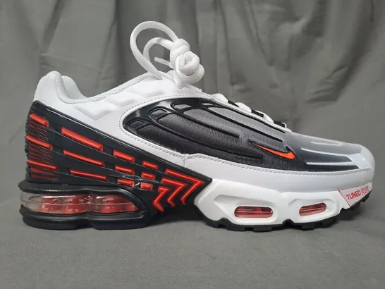 PAIR OF NIKE AIR MAX PLUS TN SHOES IN WHITE/GREY/BLACK/RED UK SIZE 7