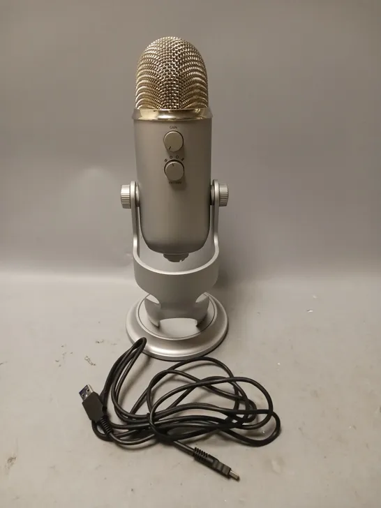 LOGITECH OR CREATORS BLUE YETI PREMIUM MULTI-PATTERN USB MICROPHONE