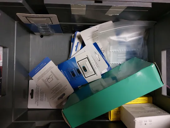 BOX OF APPROX 10 HOUSEHOLD ITEMS TO INCLUDE SMOKE DETECTOR, BOX OF BIKE LOCKS, WEBCAM COVERS