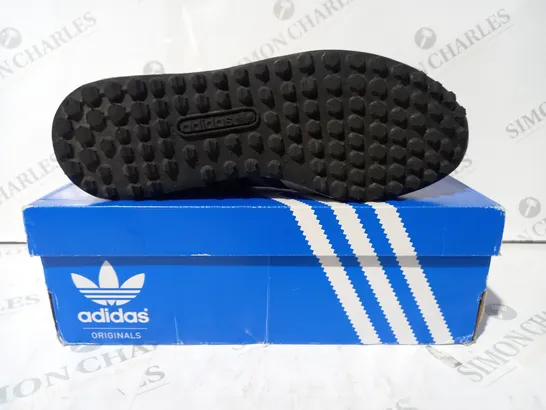 BOXED PAIR OF ADIDAS L.A. TRAINERS IN GREY/NAVY UK SIZE 9