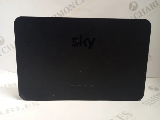 SKY Q BROADBAND HUB 4 - BLACK SR203