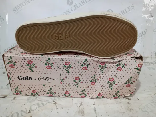 BOXED PAIR OF GOLA X CATH KIDSTON TRAINERS IN CREAM/RED UK SIZE 7