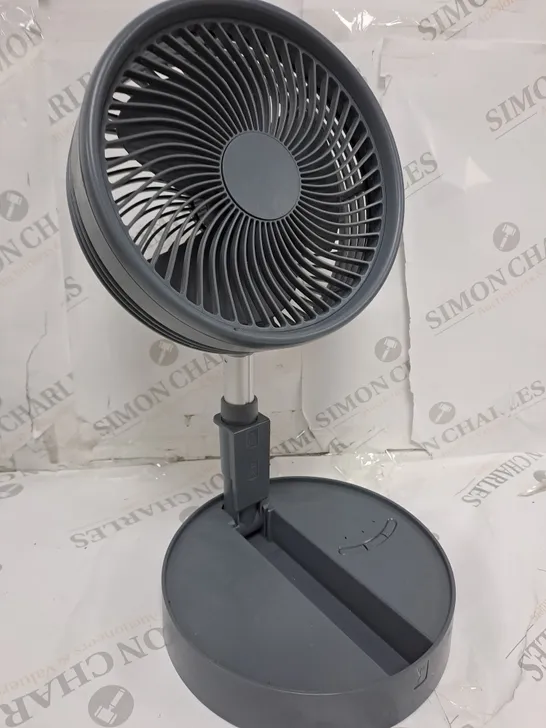 BOXED BELL & HOWELL RECHARGEABLE EXTENDABLE DESK & FLOOR FAN, GREY