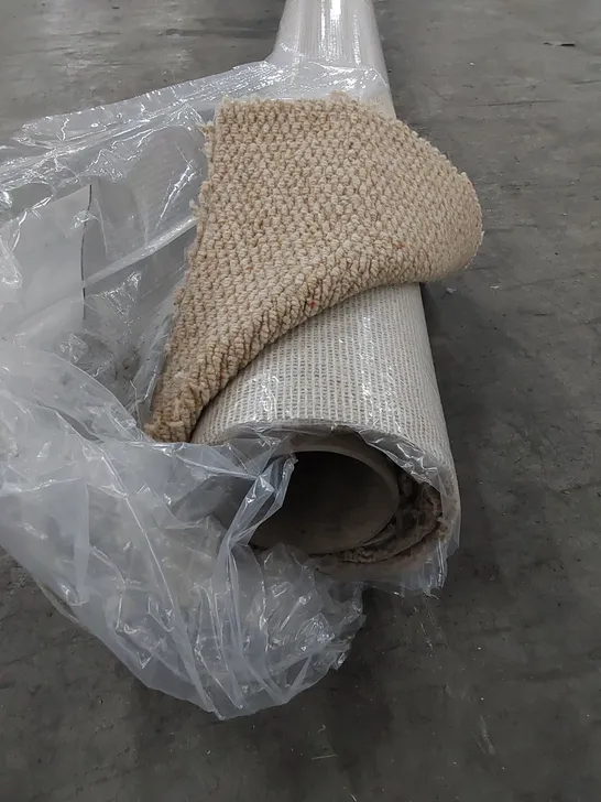 ROLL OF QUALITY PINNACLE AB CARPET // SIZE: APPROXIMATELY 2.45 X 4m