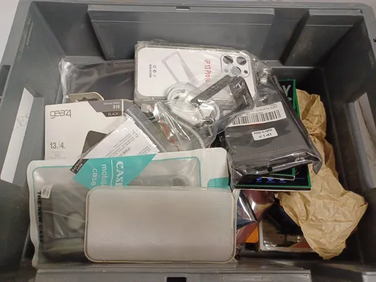 BOX OF APPROX 10 ITEMS TO INCLUDE ASSORTED PHONE CASES AND SCREEN PROTECTORS FOR VARIOUS PHONES