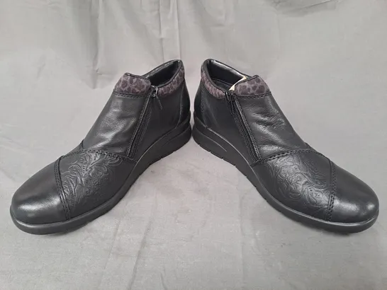 BOXED PAIR OF RIEKER SHOES IN BLACK UK SIZE 6.5