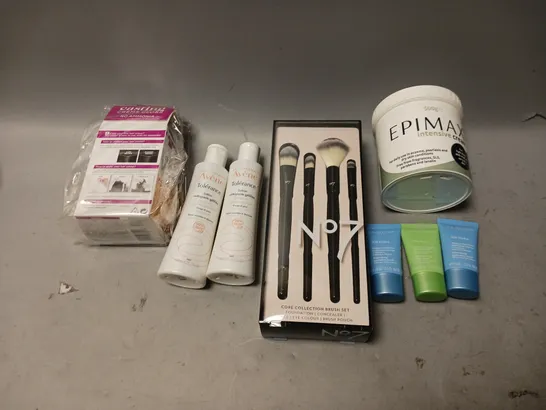 BOX OF APPROXIMATELY 15 COSMETIC ITEMS TO INCLUDE CLINIQUE MAKE-UP REMOVER, UMBERIO BOXSET, AND BULLDOG MOISTURISER ETC. 