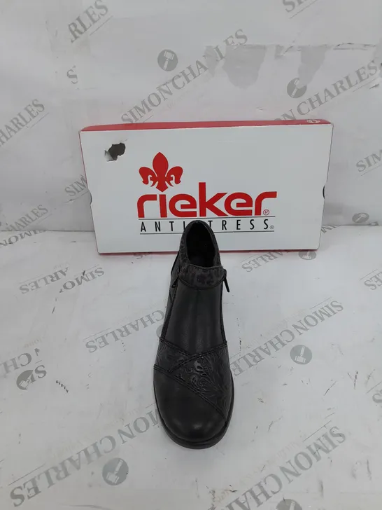 BOXED PAIR OF RIEKER LEATHER DOUBLE ZIP WATER RESISTANT BOOTS IN BLACK SIZE 4 