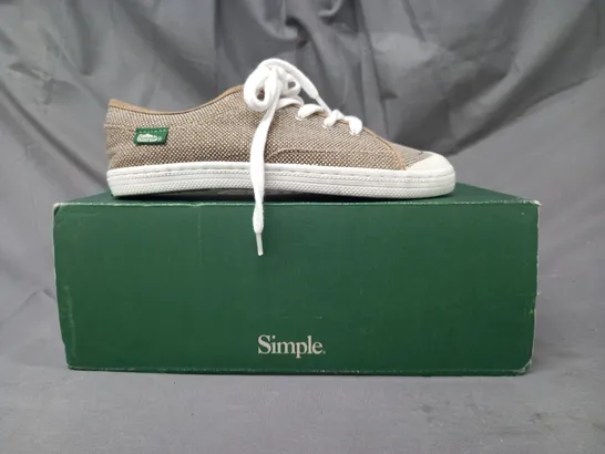 BOXED PAIR OF SIMPLE SATIRE CANVAS SNEAKERS IN BEIGE SIZE 4