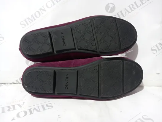 PAIR OF VIONIC SLIP ON SHOES IN PURPLE SIZE 5
