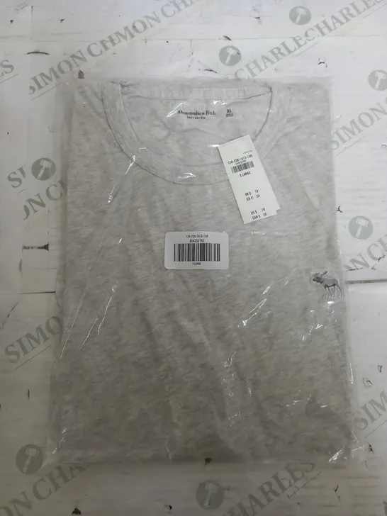 SEALED ABERCROMBIE & FITCH IN LIGHT GREY - XL