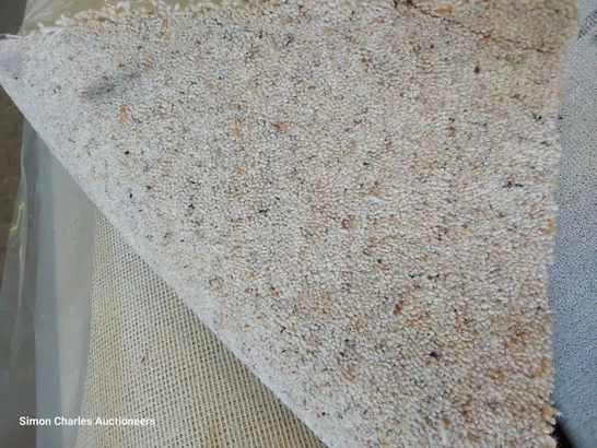 ROLL OF QUALITY STRATHMORE PLATINUM FURZEY CARPET APPROXIMATELY 5M × 4.7M