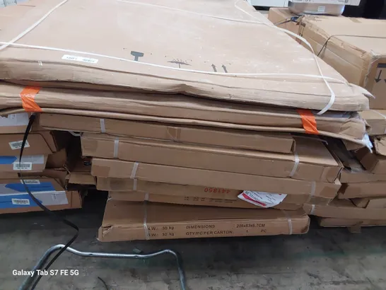 PALLET OF ASSORTED SHOWER PANELS, INCLUDING BALOYA 120cm WALK IN SHOWER PANEL, ZILIA SHOWER PANELS, 