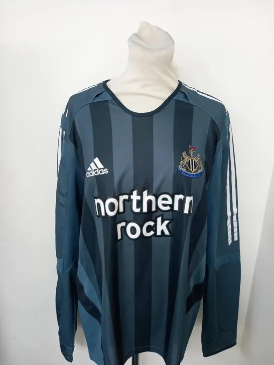 NEWCASTLE UNITED FC AWAY SHIRT SIZE L