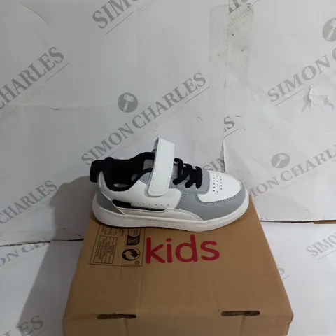 BOXED PAIR OF KIDS TRAINERS VELCRO WHITE AND GREY SIZE 26