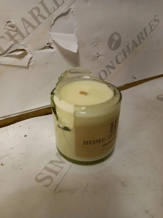 LOT OF VARIOUS SCENTED CANDLES