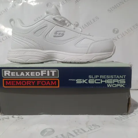 BOXED PAIR OF SKECHERS RELAXED FIT SHOES IN WHITE UK SIZE 5