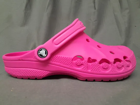 PAIR OF CROCS BAYA CLOGS IN PINK UK SIZE M7/W8