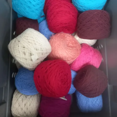 BOX OF APPROXIMATELY 15 BALLS OF YARN TO INCLUDE BLUE, RED, PINK ETC