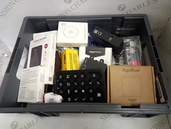 LOT OF ASSORTED ELECTRICALS AND PHONE CASES TO INCLUDE 10000MAH POWER BANK, PITAKA AIR CASE FOR SAMSUNG GALAXY S21, LIGHTNING CONNECTOR WIRED EARBUDS, ETC