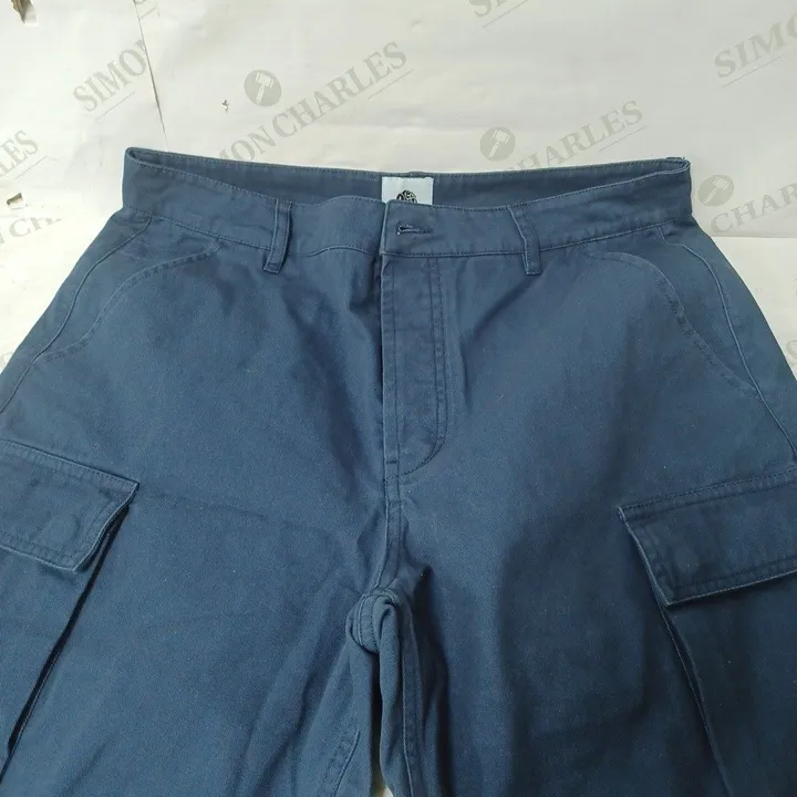 GREEN NAVY BLUE COMBAT SHORTS - SIZE 32 4688354-Simon Charles Auctioneers