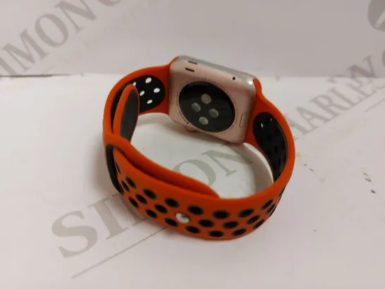 APPLE WATCH SERIES 7000 WITH RUBBER STRAP