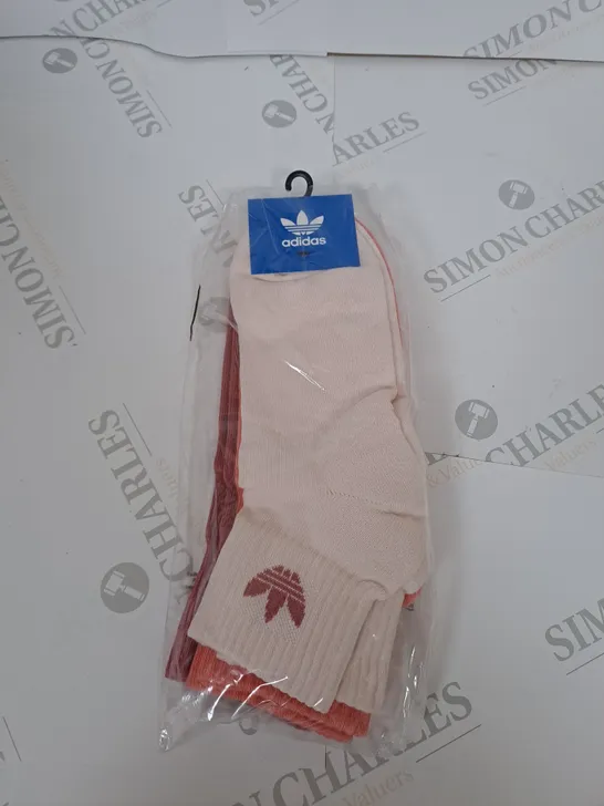 ADIDAS MID ANKLE SOCKS SIZE M