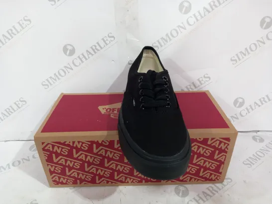 BOXED VANS OFF THE WALL TRIPLE BLACK - UK 5.5