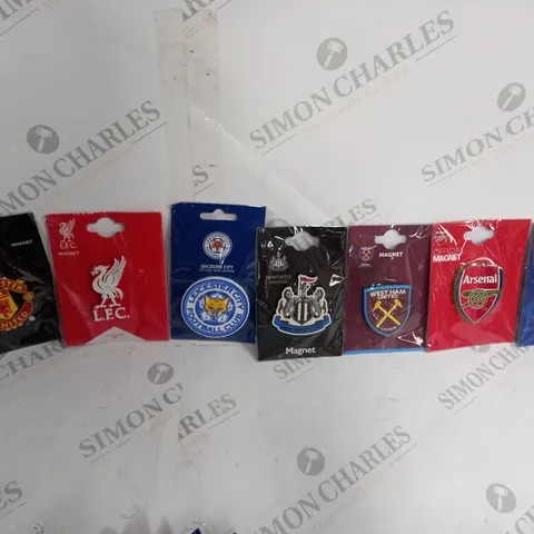 APPROXIMATELY 30 OFFICIALLY LICENSED FOOTALL CLUB MAGNETS TO INCLUDE MANCHESTER UNITED, LIVERPOOL, LEICESTER CITY, NEWCASTLE, WEST HAM, ARSENAL, CHELSEA