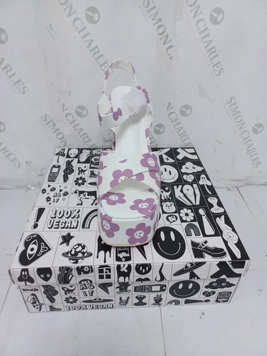 KOI FOOTWEAR LADIES WHITE WITH PURPLE FLOWERS HIGH HEELED SANDALS SIZE 7