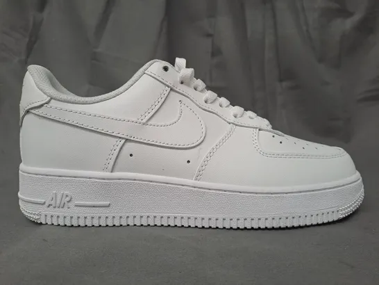 PAIR OF NIKE AIR FORCE 1 SHOES IN WHITE UK SIZE 6