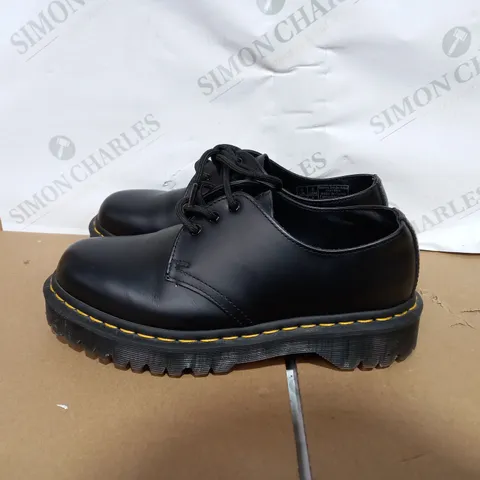 PAIR OF BOXED DR MARTENS WOMENS VIRGINIA LEATHER OXFORD SHOES SIZE UNSPECIFIED